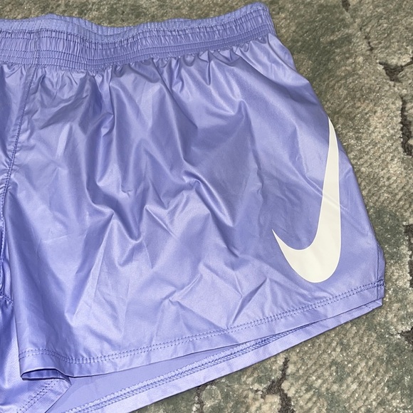 Nike Swoosh womens running shorts - Picture 3 of 6
